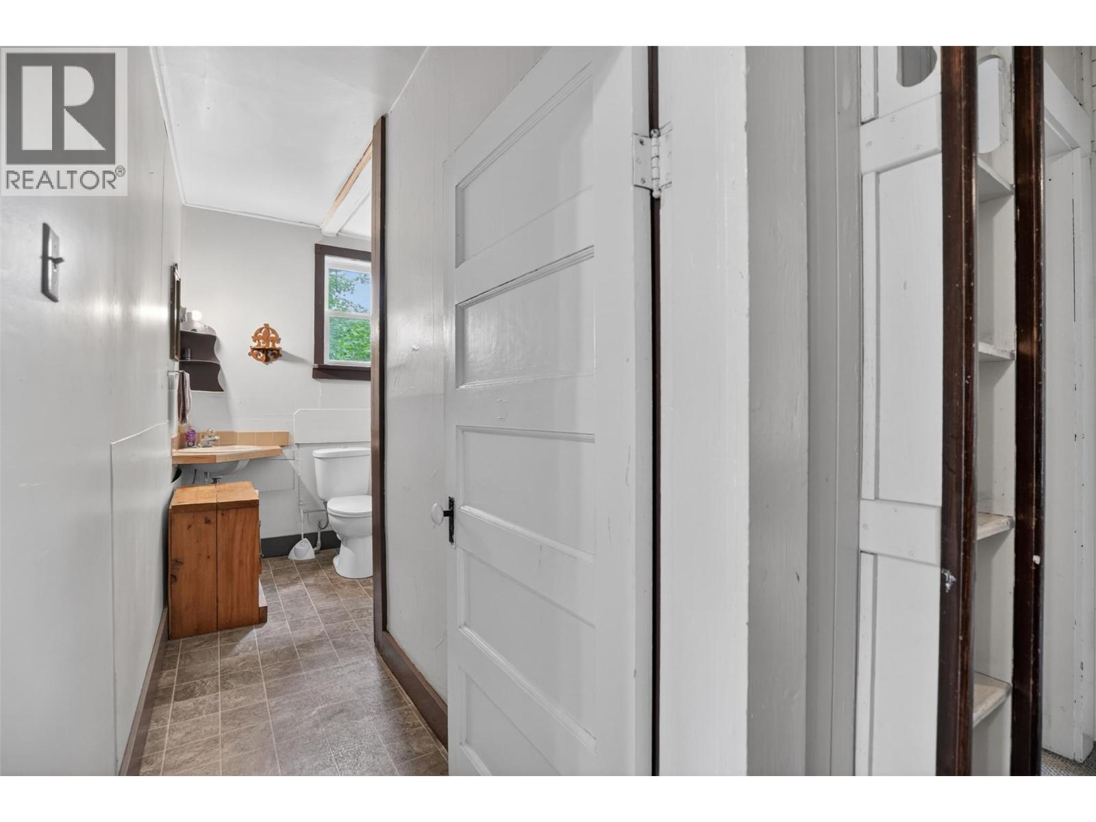 404 Houston Street, Nelson, British Columbia  V1L 5H5 - Photo 36 - 10390351