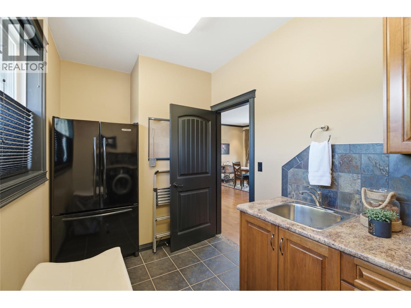 2206 Burgess Avenue, Merritt, British Columbia  V1K 1R3 - Photo 43 - 10391086