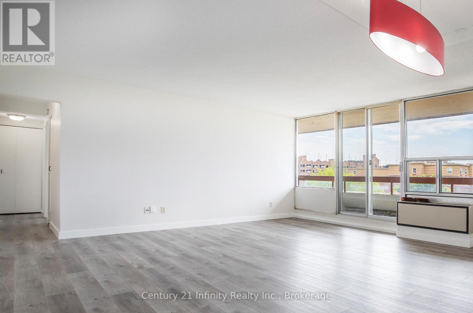 422 - 50 Richmond Street E, Oshawa, Ontario  L1G 7C7 - Photo 2 - E13443580