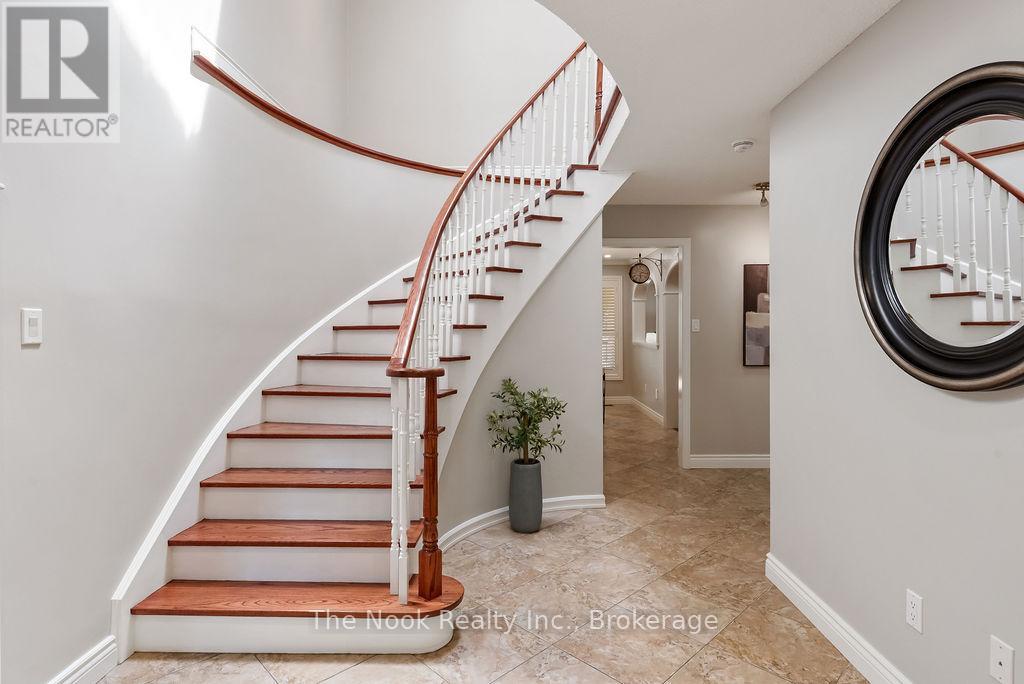 19 Patrick Drive, Whitby, Ontario  L1R 2L1 - Photo 4 - E13443650
