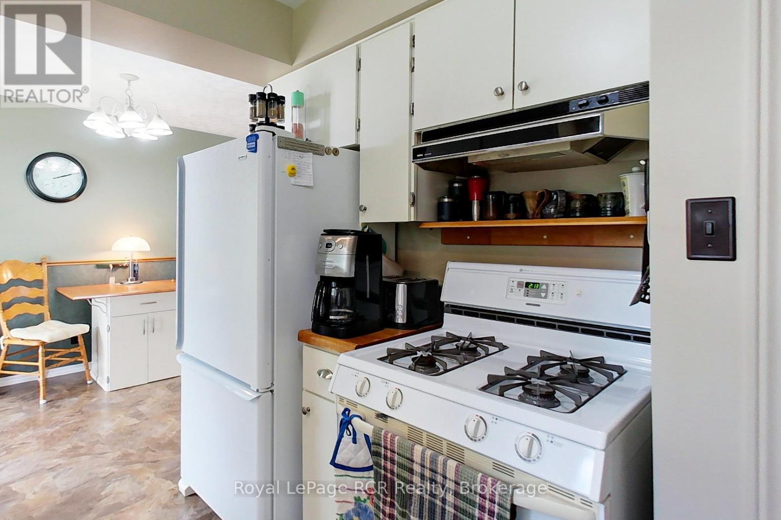 541 18th Avenue, Hanover, Ontario  N4N 3B2 - Photo 13 - X13443598