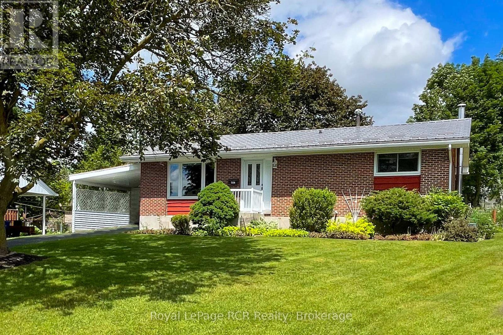 541 18th Avenue, Hanover, Ontario  N4N 3B2 - Photo 2 - X13443598
