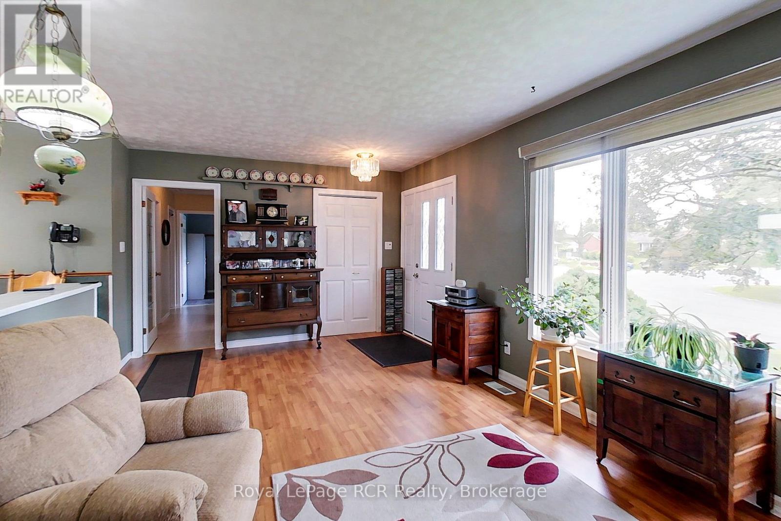 541 18th Avenue, Hanover, Ontario  N4N 3B2 - Photo 4 - X13443598