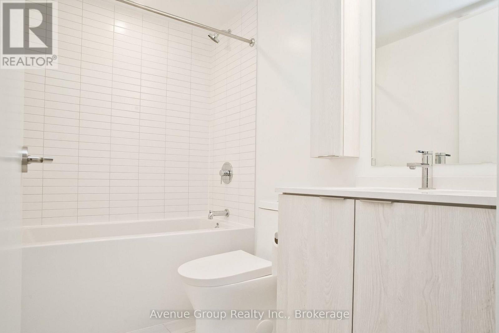 301 - 86 Dundas Street E, Mississauga, Ontario  L5A 0B1 - Photo 11 - W12976122