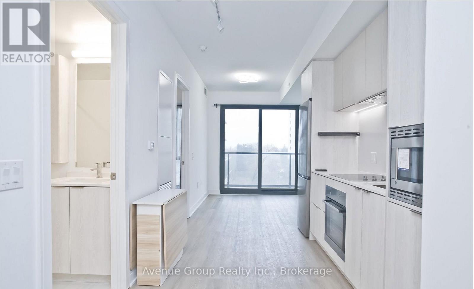 301 - 86 Dundas Street E, Mississauga, Ontario  L5A 0B1 - Photo 3 - W12976122