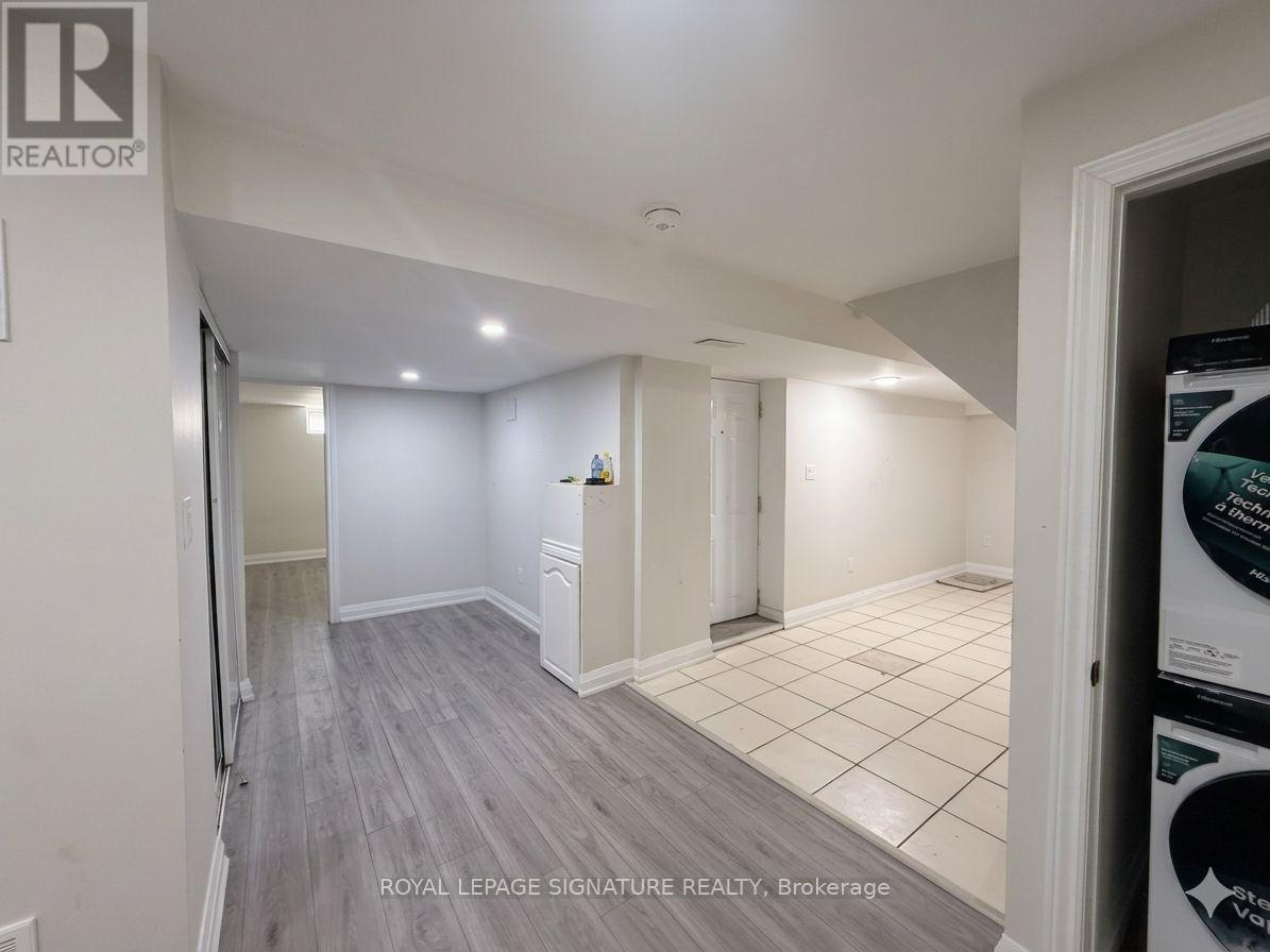 806 Envoy Drive, Mississauga, Ontario  L5W 1H3 - Photo 2 - W13440722