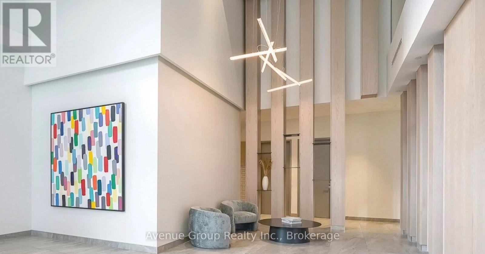 301 - 86 Dundas Street E, Mississauga, Ontario  L5A 0B1 - Photo 2 - W12976122