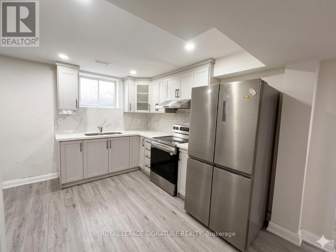 806 Envoy Drive, Mississauga, Ontario  L5W 1H3 - Photo 4 - W13440722