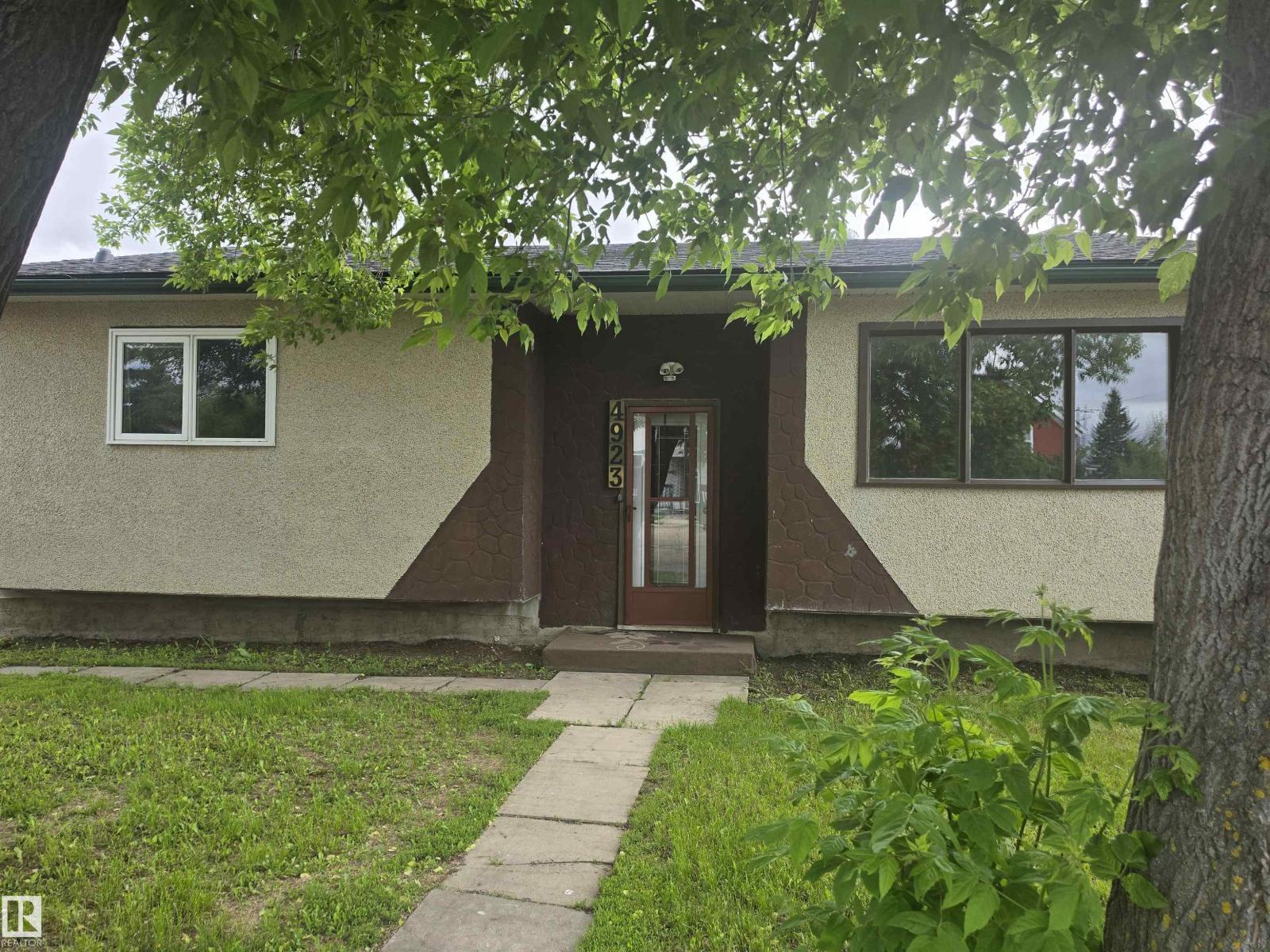 4923 51 AV, mundare, Alberta