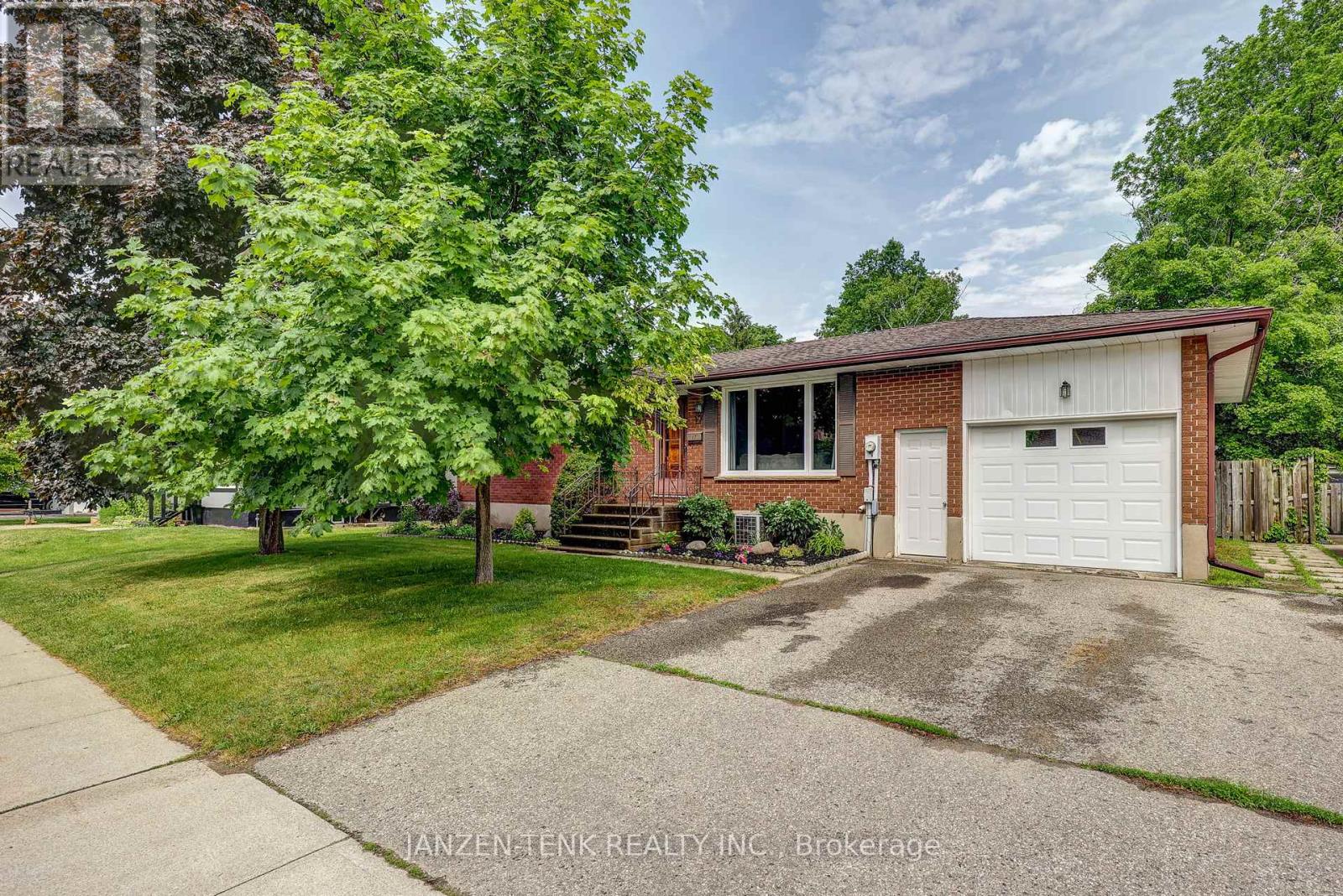 17 ST ANDREW STREET, Aylmer, Ontario