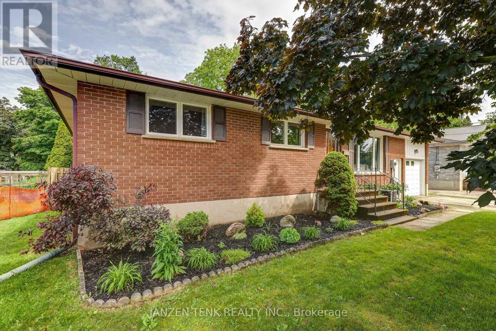 17 St Andrew Street, Aylmer, Ontario  N5H 2M9 - Photo 2 - X13443716