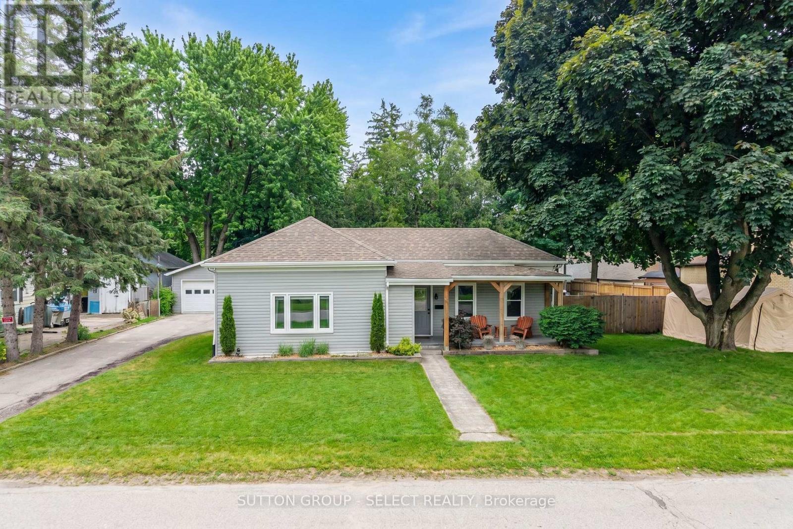 245 Rapley Street, Strathroy-Caradoc, Ontario  N7G 3E5 - Photo 3 - X13443720