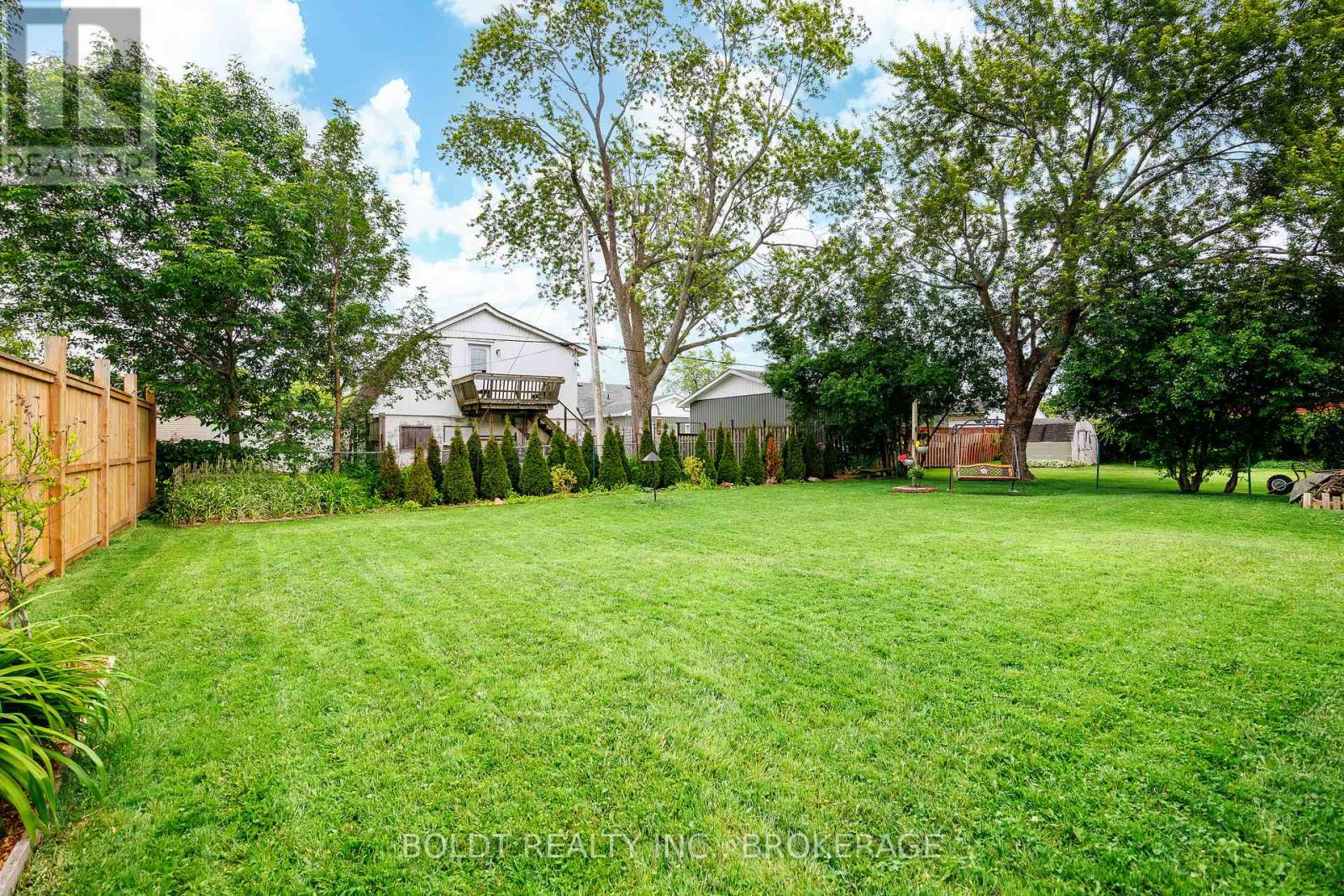 23 Torrance Street, Fort Erie, Ontario  L2A 4C3 - Photo 3 - X13443586