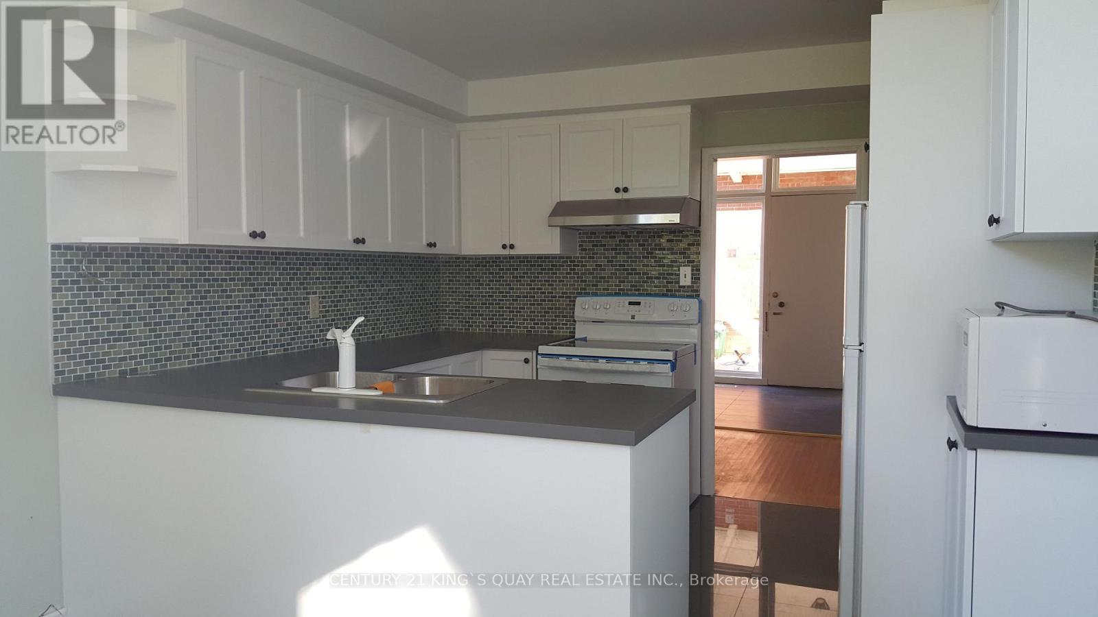 63 Banbury Road, Toronto, Ontario  M3B 2K9 - Photo 5 - C13443654