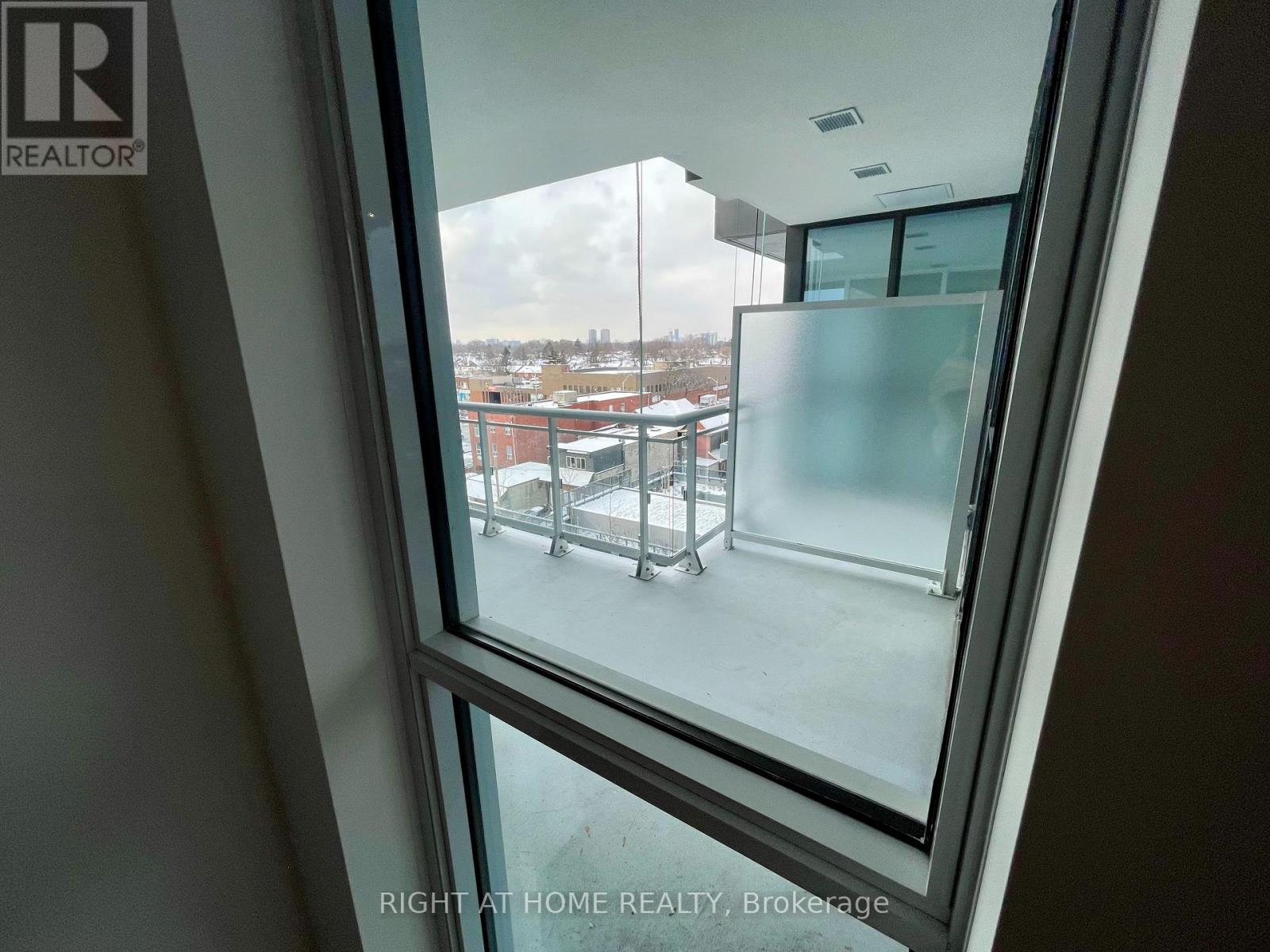 518 - 286 Main Street, Toronto, Ontario  M4C 0B3 - Photo 11 - E13443678