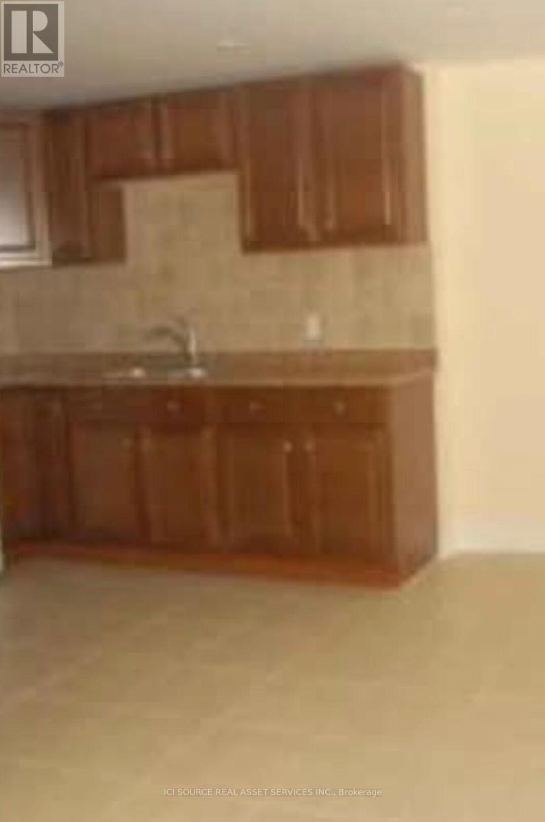 Basement Apartment - 41 Cherry Bush Road, Vaughan (Patterson), Ontario  L6A 0R9 - Photo 3 - N13443668