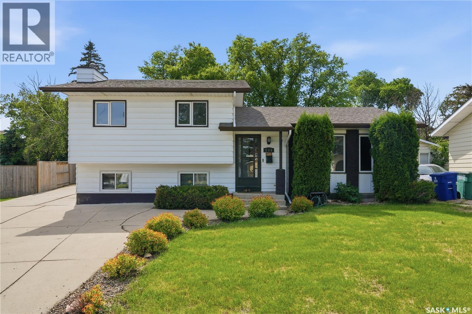 135 Penryn CRESCENT, Saskatoon, Saskatchewan
