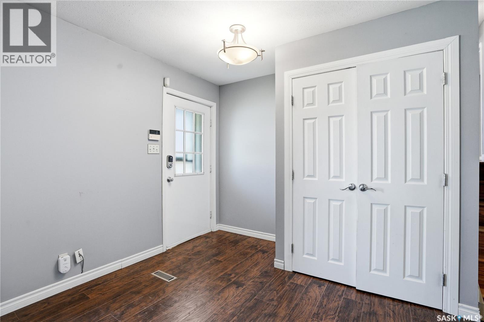 135 Penryn Crescent, Saskatoon, Saskatchewan  S7H 5G3 - Photo 3 - SK039375