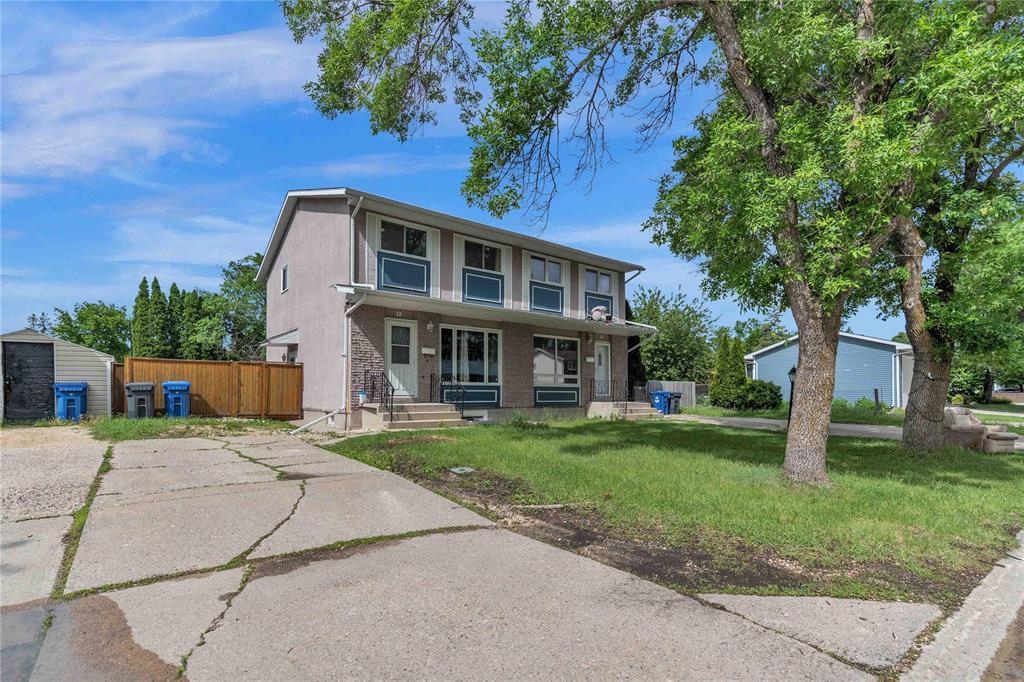 18 Dellwood Crescent, Winnipeg, Manitoba  R3R 1S7 - Photo 1 - 202613778