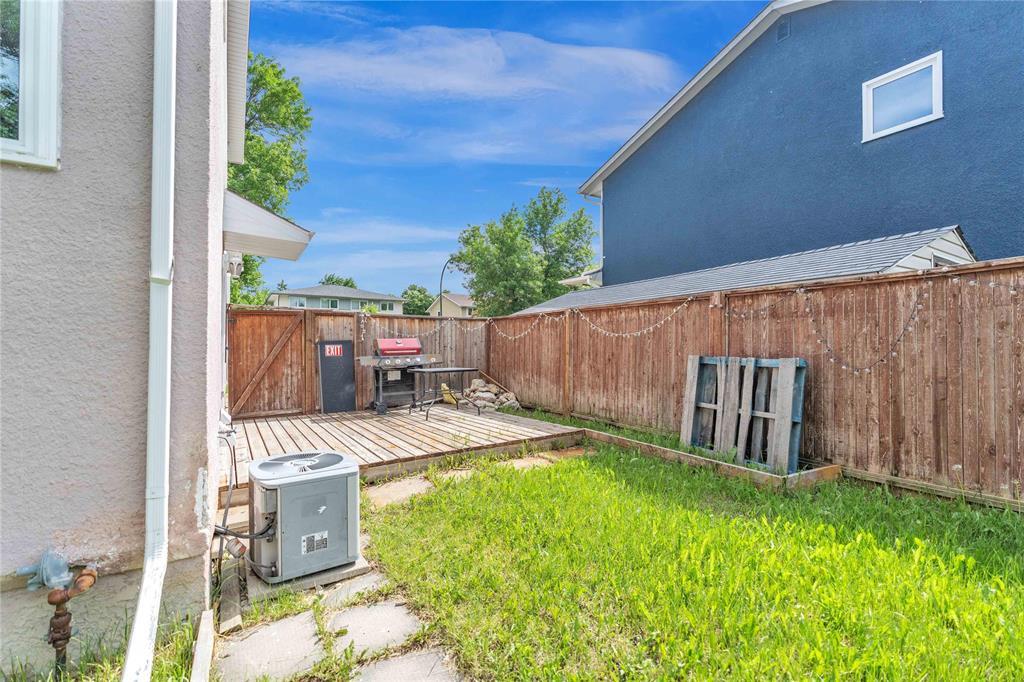 18 Dellwood Crescent, Winnipeg, Manitoba  R3R 1S7 - Photo 23 - 202613778
