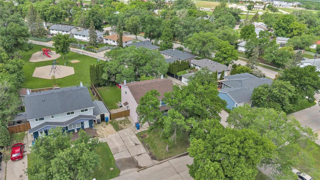 18 Dellwood Crescent, Winnipeg, Manitoba  R3R 1S7 - Photo 25 - 202613778