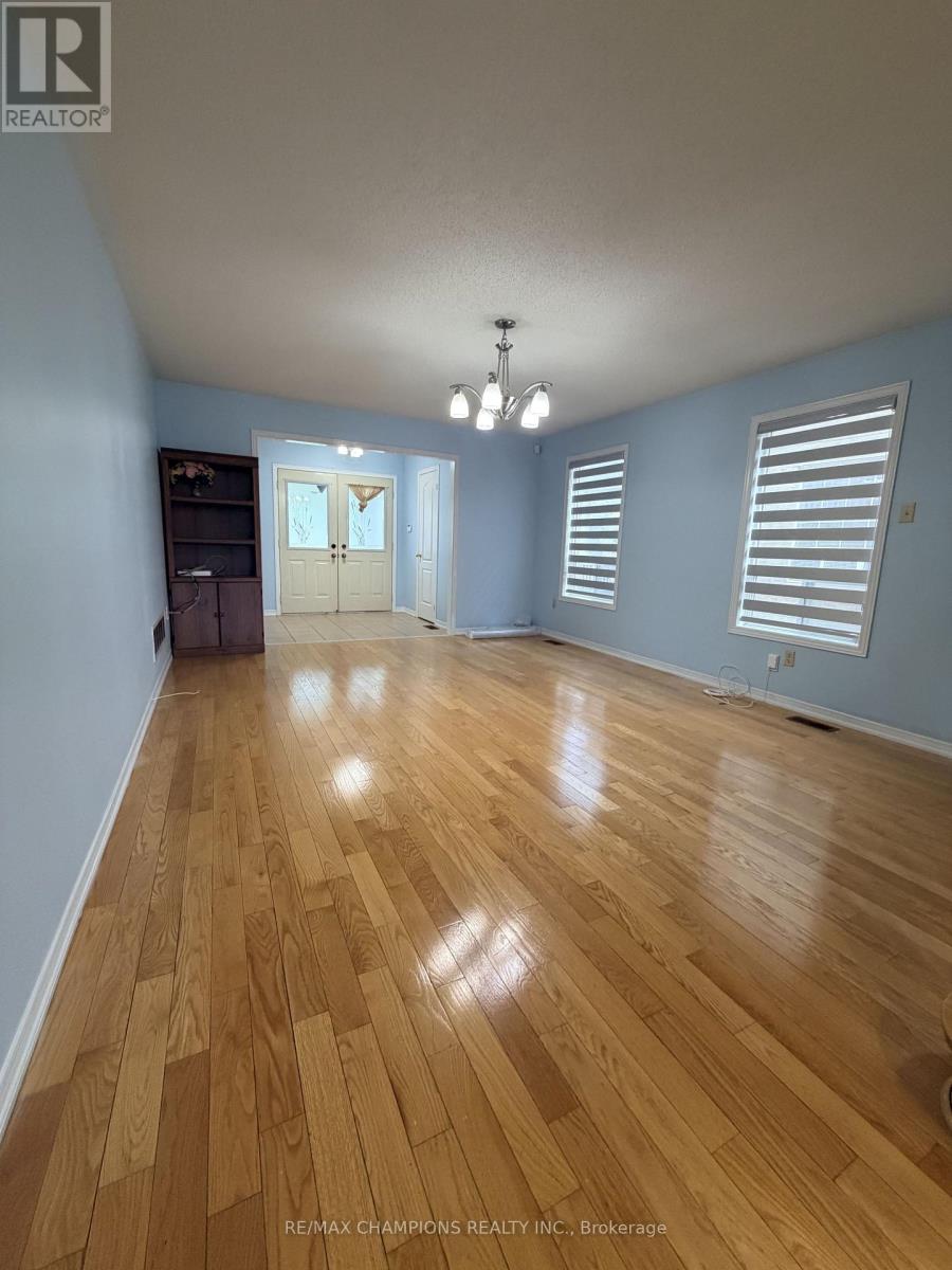 23 Snowdrift Trail, Brampton, Ontario  L6R 3K2 - Photo 5 - W13443610