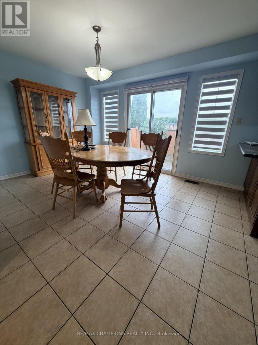 23 Snowdrift Trail, Brampton, Ontario  L6R 3K2 - Photo 6 - W13443610