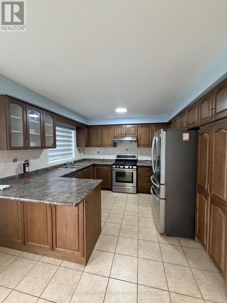23 Snowdrift Trail, Brampton, Ontario  L6R 3K2 - Photo 7 - W13443610