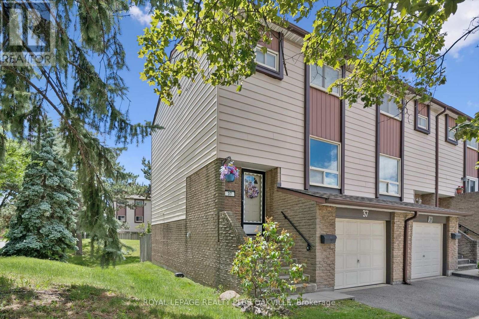 37 - 1221 Dundix Road, Mississauga, Ontario  L4Y 3Y9 - Photo 2 - W13443630