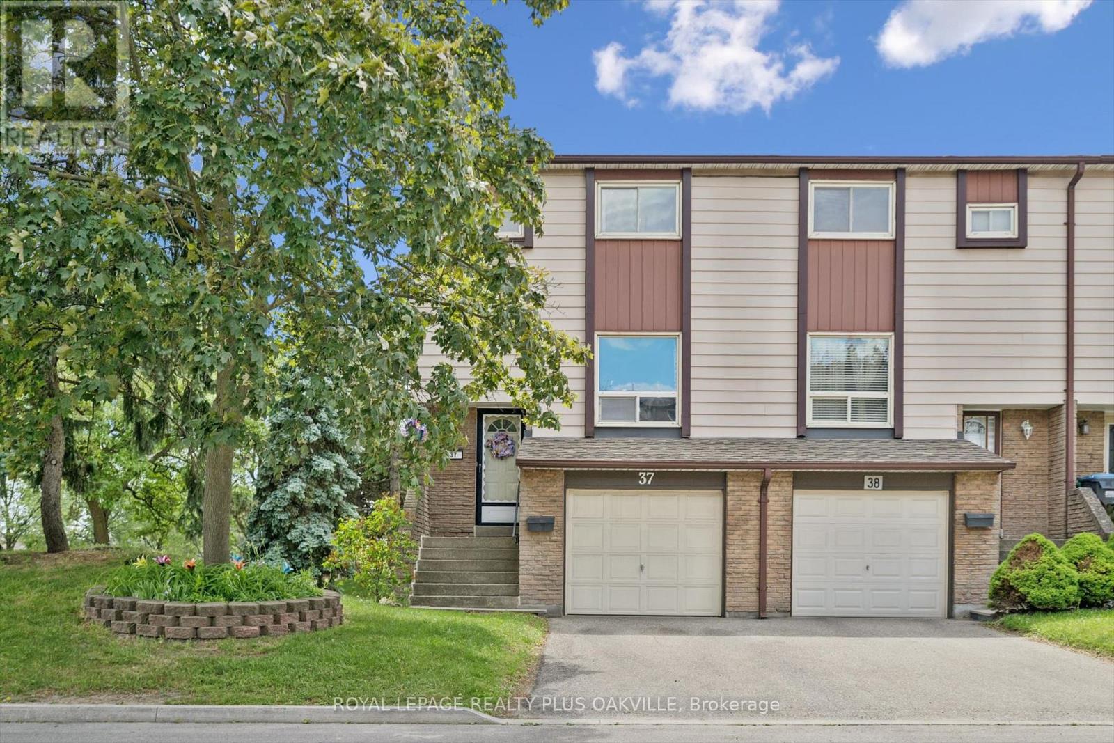 37 - 1221 Dundix Road, Mississauga, Ontario  L4Y 3Y9 - Photo 3 - W13443630