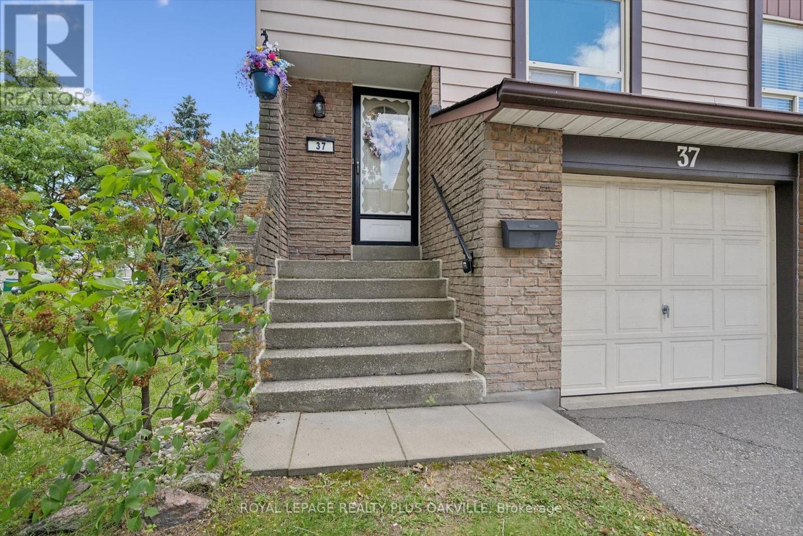 37 - 1221 Dundix Road, Mississauga, Ontario  L4Y 3Y9 - Photo 4 - W13443630