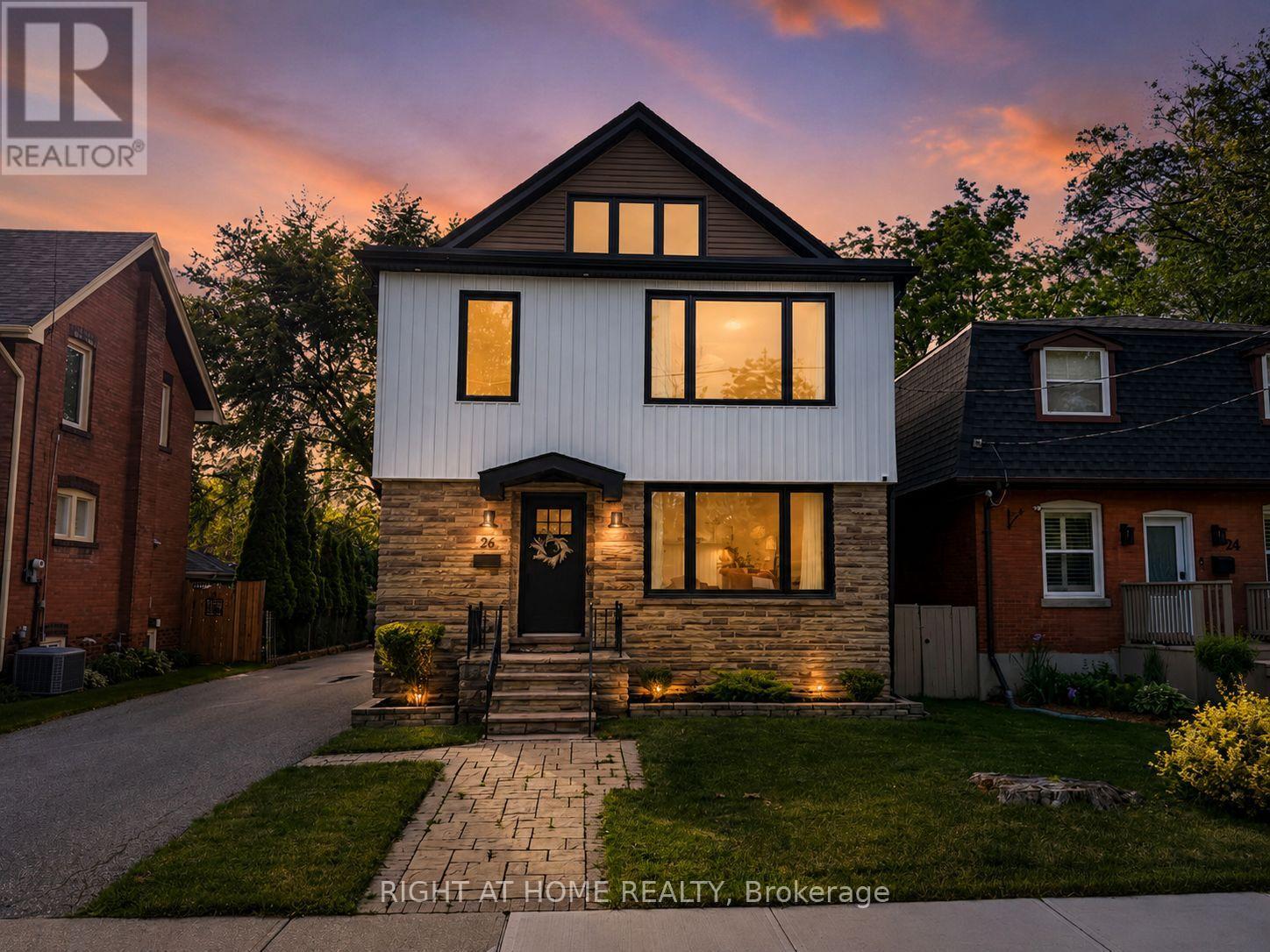 26 CRAIG STREET, Brampton, Ontario