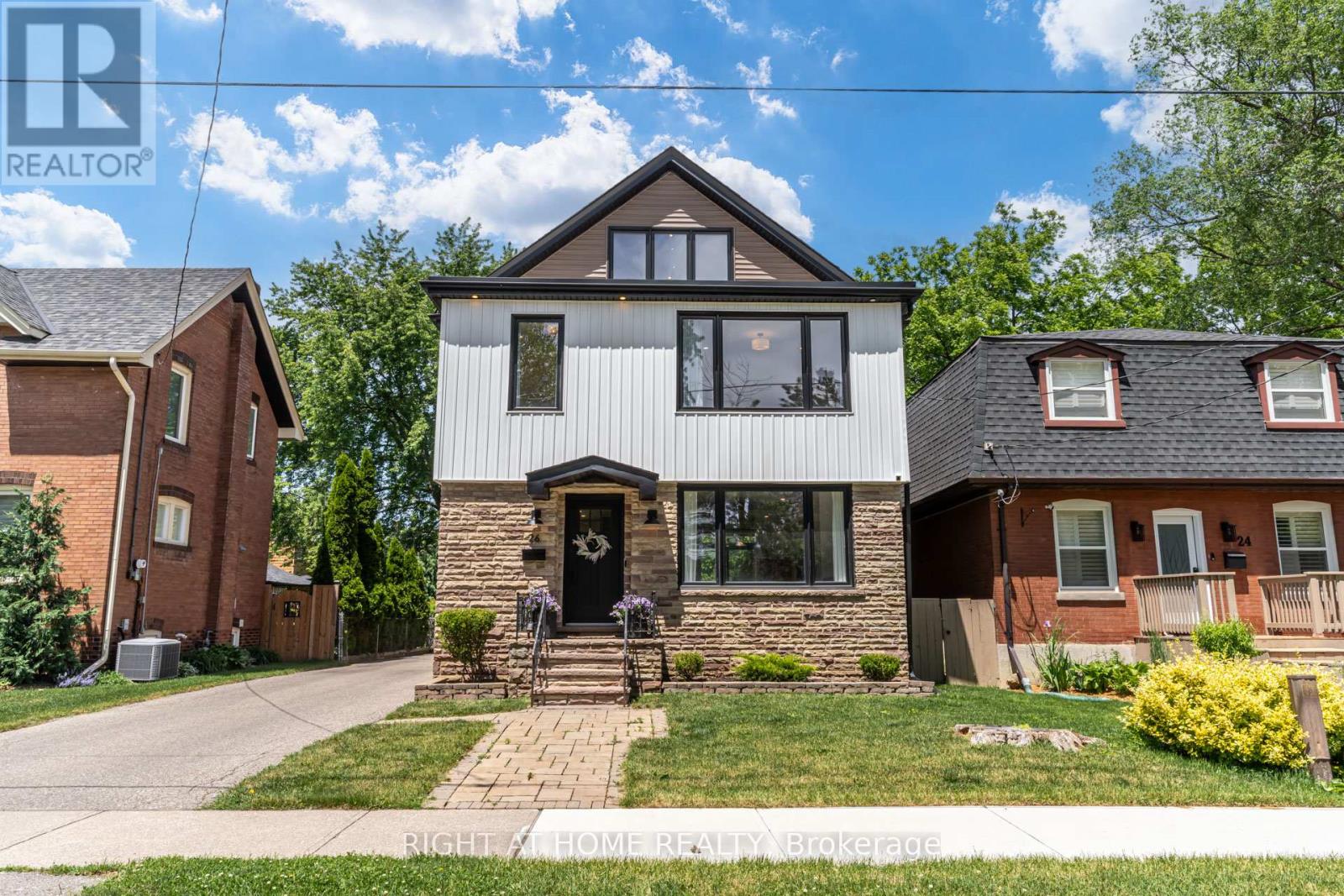 26 Craig Street, Brampton, Ontario  L6Y 1J1 - Photo 2 - W13443704