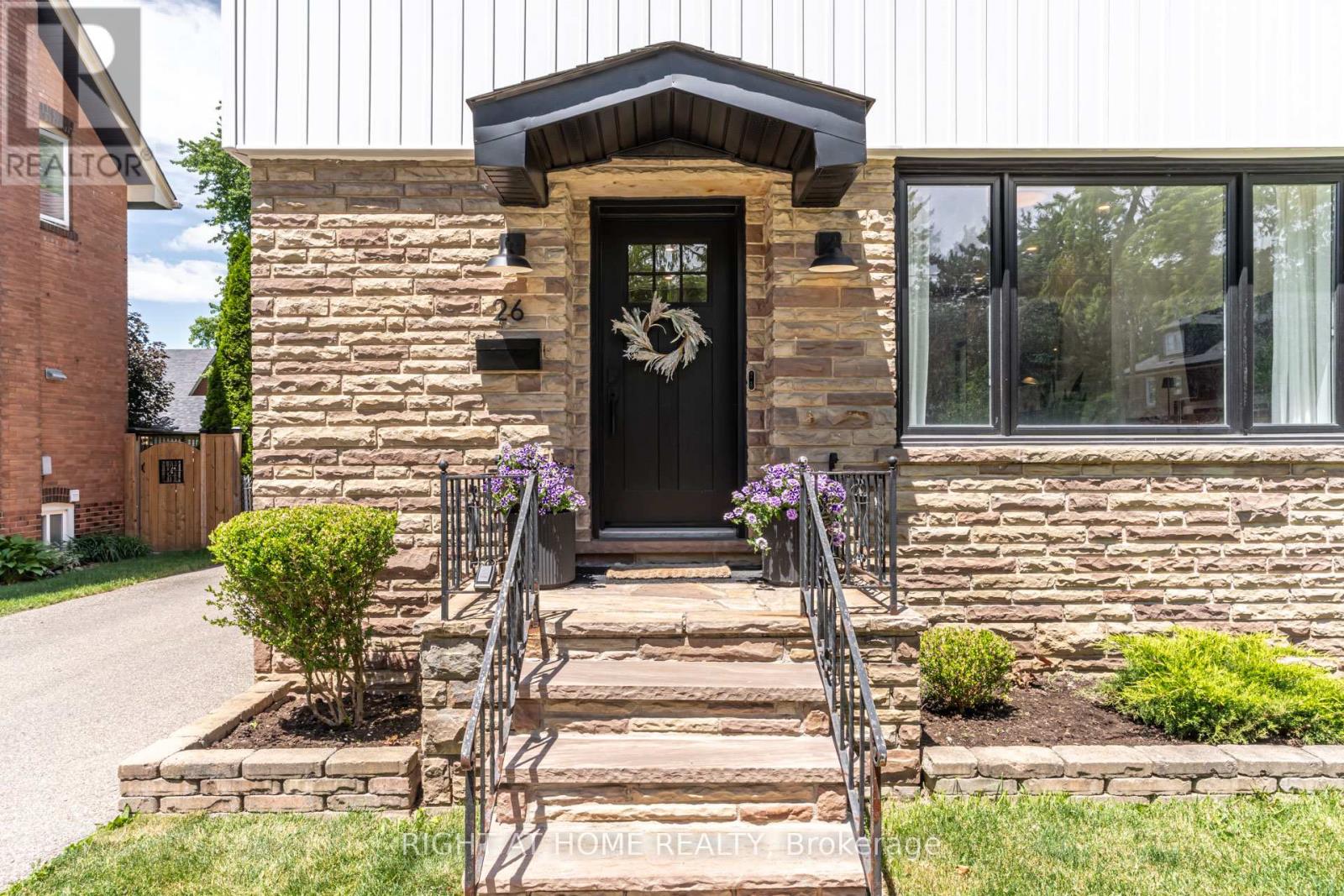 26 Craig Street, Brampton, Ontario  L6Y 1J1 - Photo 4 - W13443704
