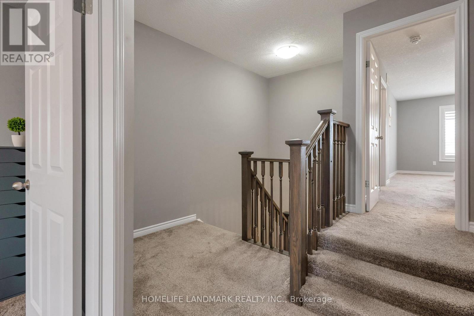 256 Falconridge Drive, Kitchener, Ontario N2K 0C5 - Photo 16 - X13443556