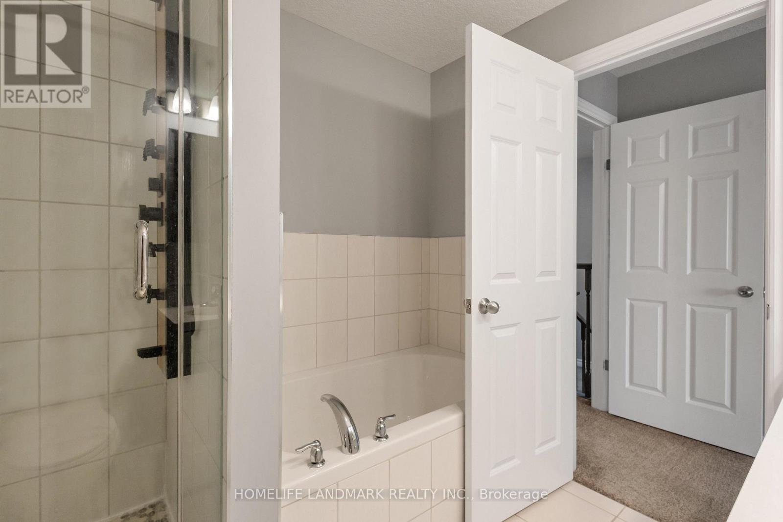 256 Falconridge Drive, Kitchener, Ontario N2K 0C5 - Photo 24 - X13443556
