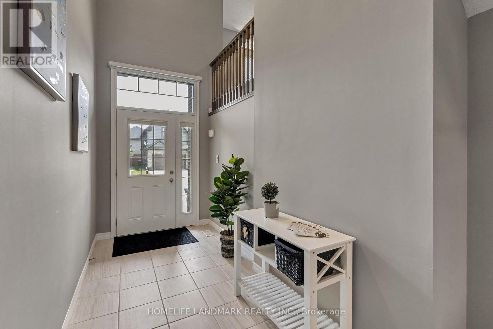 256 Falconridge Drive, Kitchener, Ontario N2K 0C5 - Photo 4 - X13443556