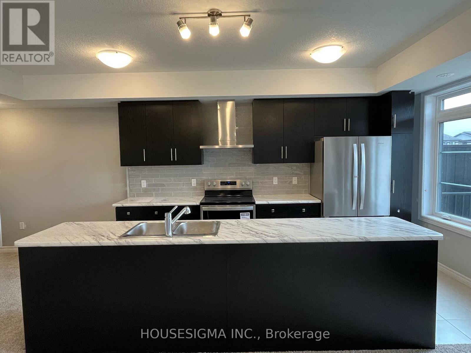 8 Lomond Lane, Kitchener, Ontario  N2R 0T6 - Photo 4 - X13443692