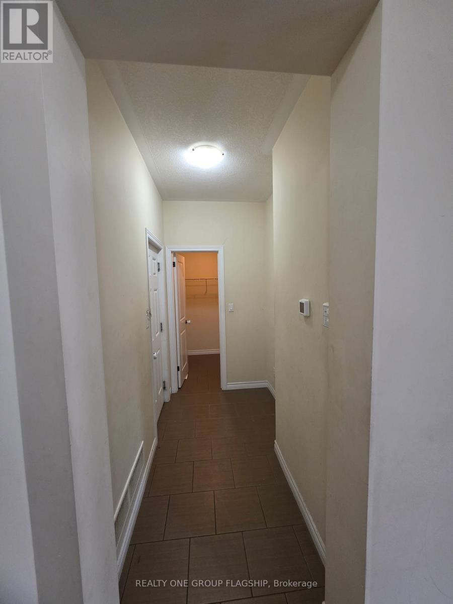 Main - Upper Floors - 218 Tremaine Crescent, Kitchener, Ontario  N2A 4L9 - Photo 10 - X13443714