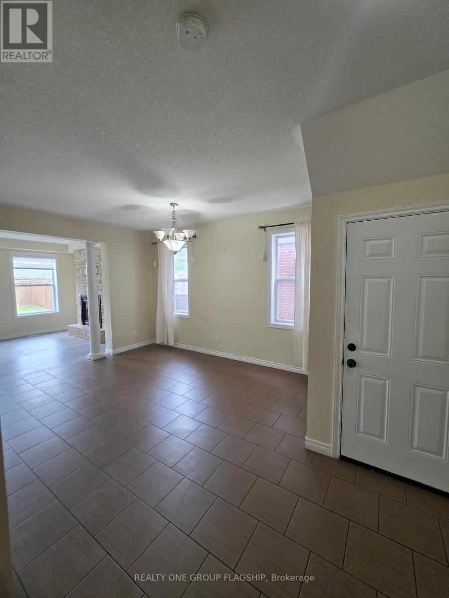 Main - Upper Floors - 218 Tremaine Crescent, Kitchener, Ontario  N2A 4L9 - Photo 11 - X13443714
