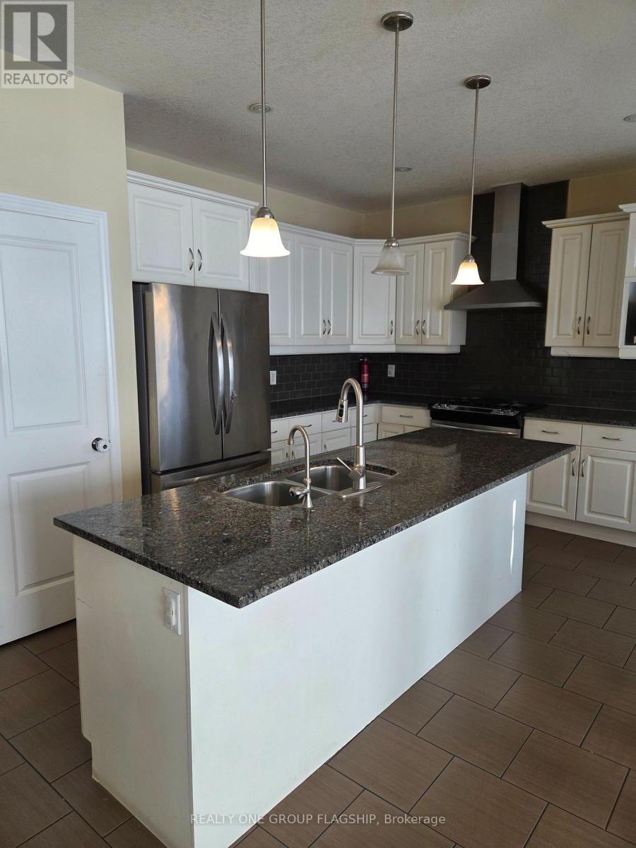 Main - Upper Floors - 218 Tremaine Crescent, Kitchener, Ontario  N2A 4L9 - Photo 3 - X13443714