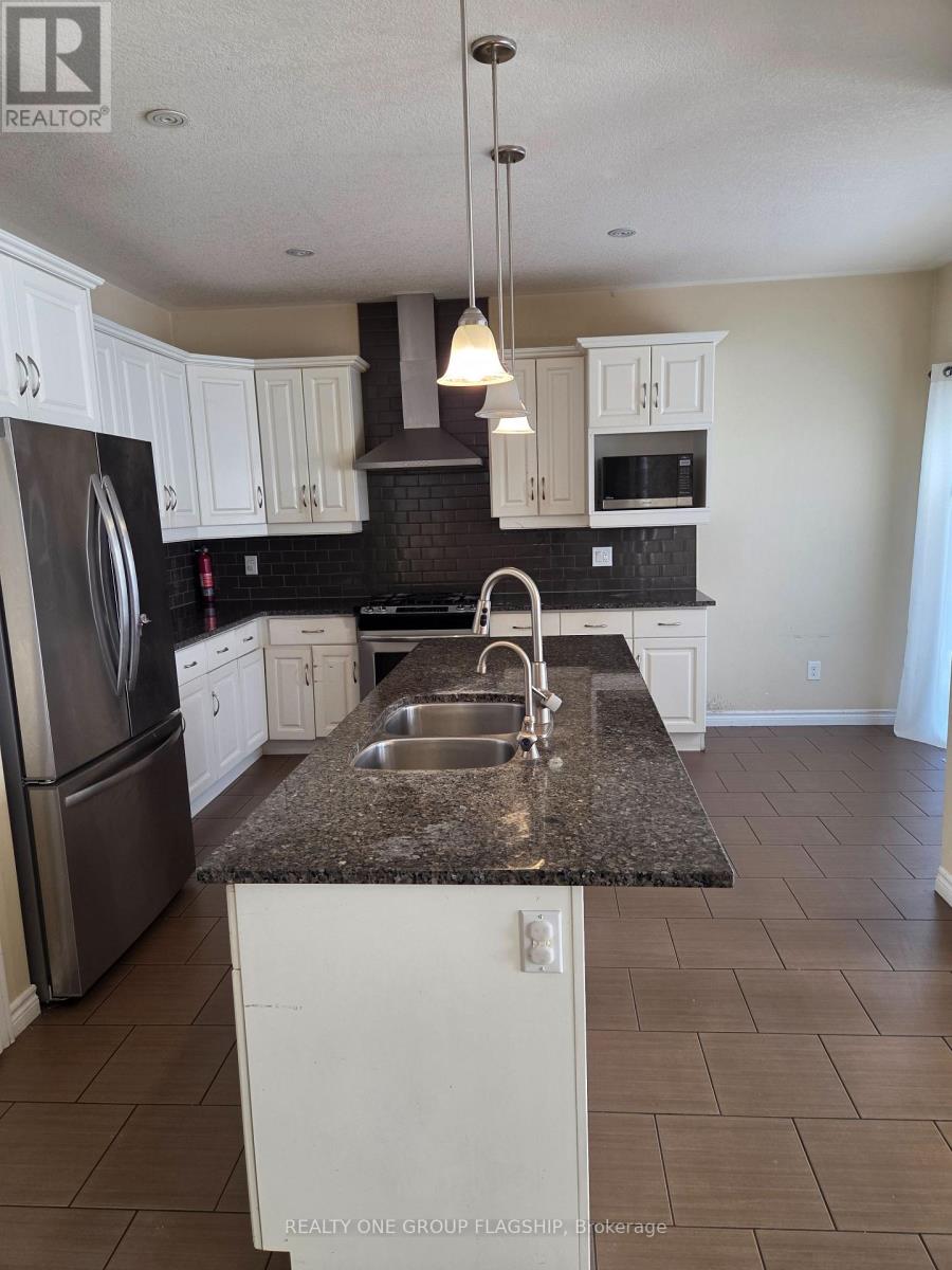 Main - Upper Floors - 218 Tremaine Crescent, Kitchener, Ontario  N2A 4L9 - Photo 4 - X13443714
