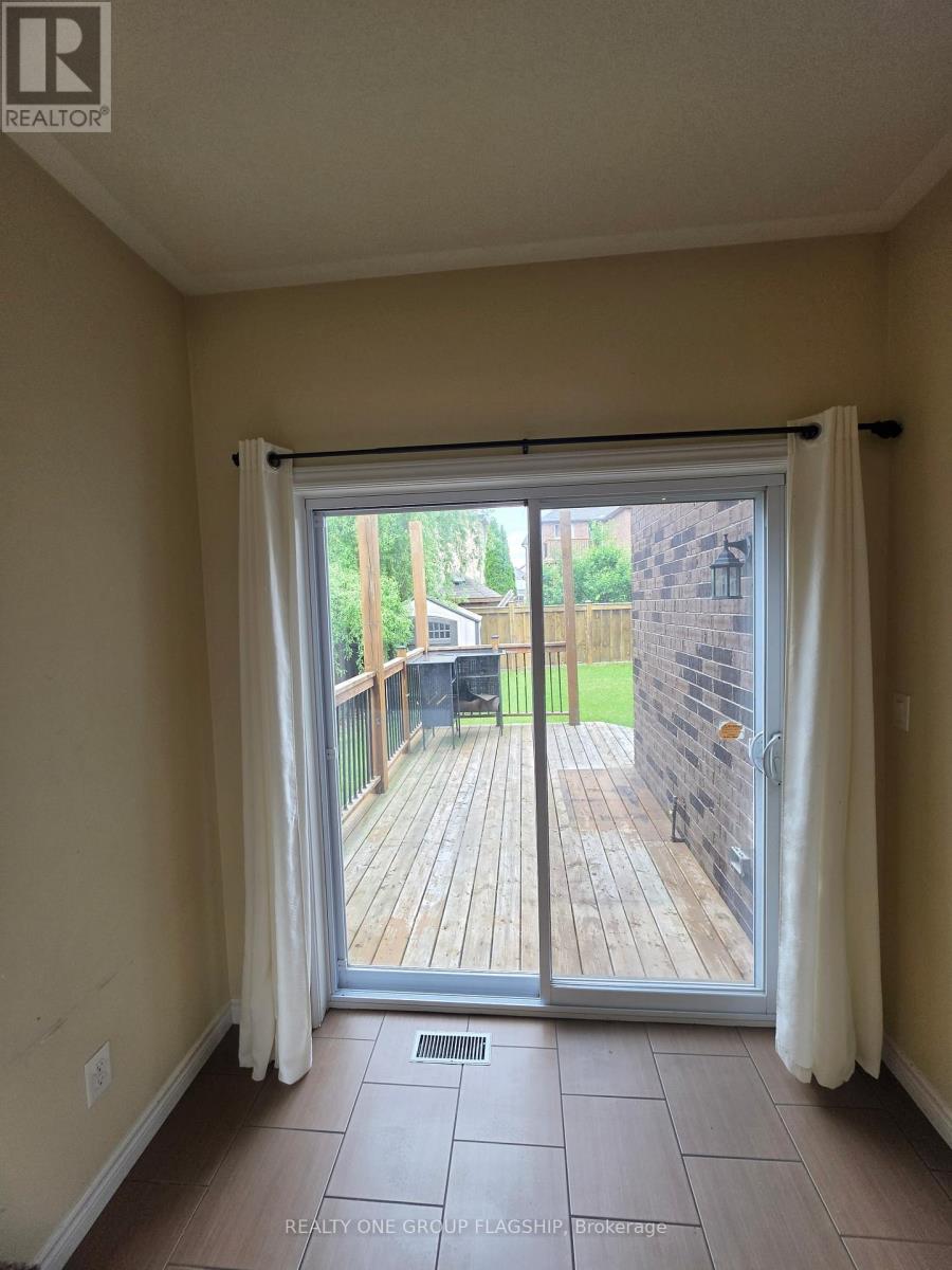 Main - Upper Floors - 218 Tremaine Crescent, Kitchener, Ontario  N2A 4L9 - Photo 5 - X13443714