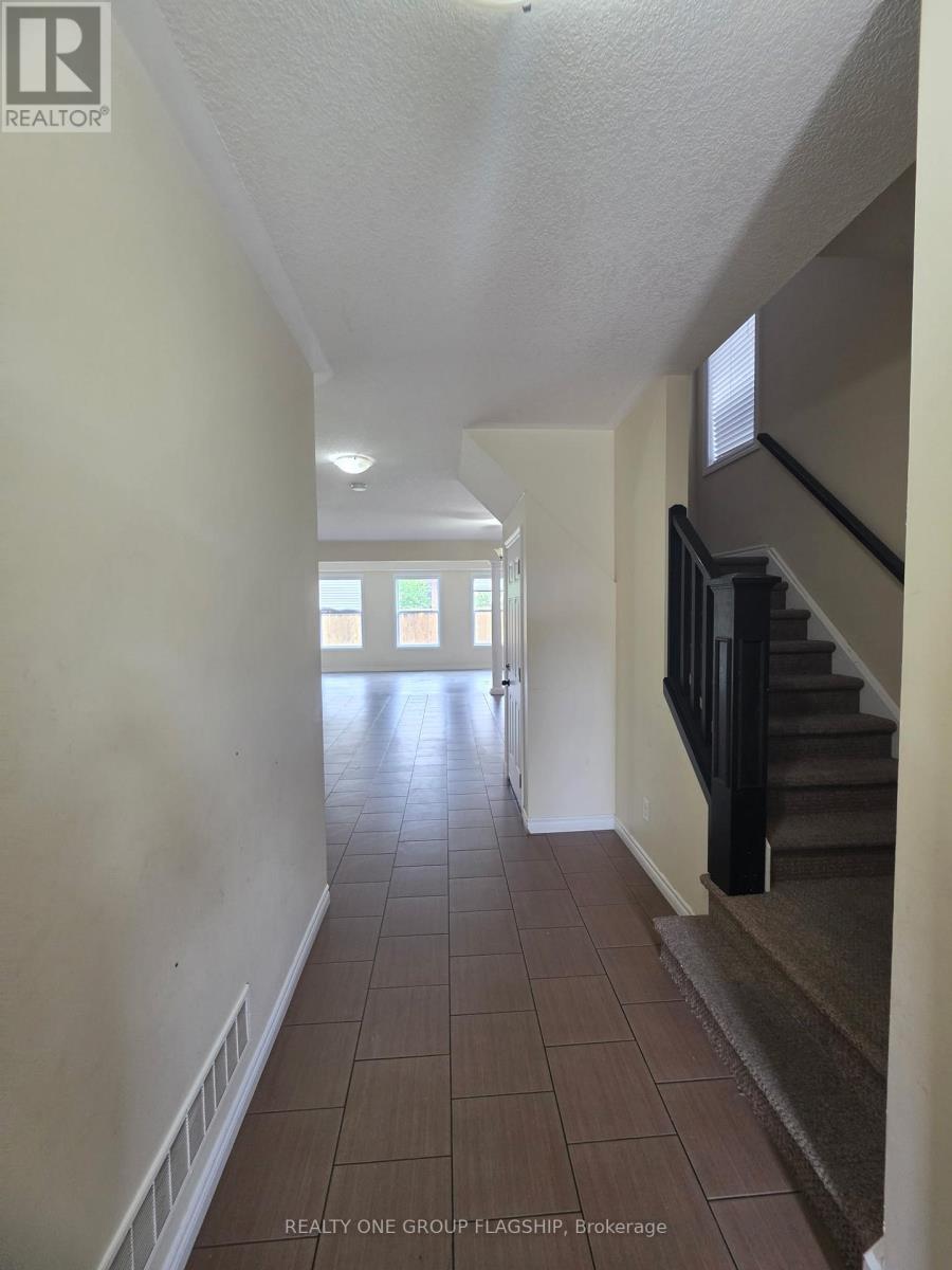Main - Upper Floors - 218 Tremaine Crescent, Kitchener, Ontario  N2A 4L9 - Photo 7 - X13443714