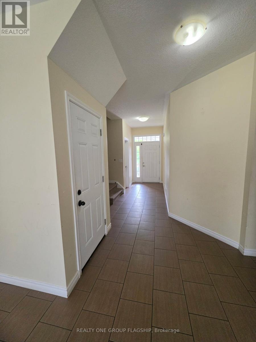 Main - Upper Floors - 218 Tremaine Crescent, Kitchener, Ontario  N2A 4L9 - Photo 8 - X13443714