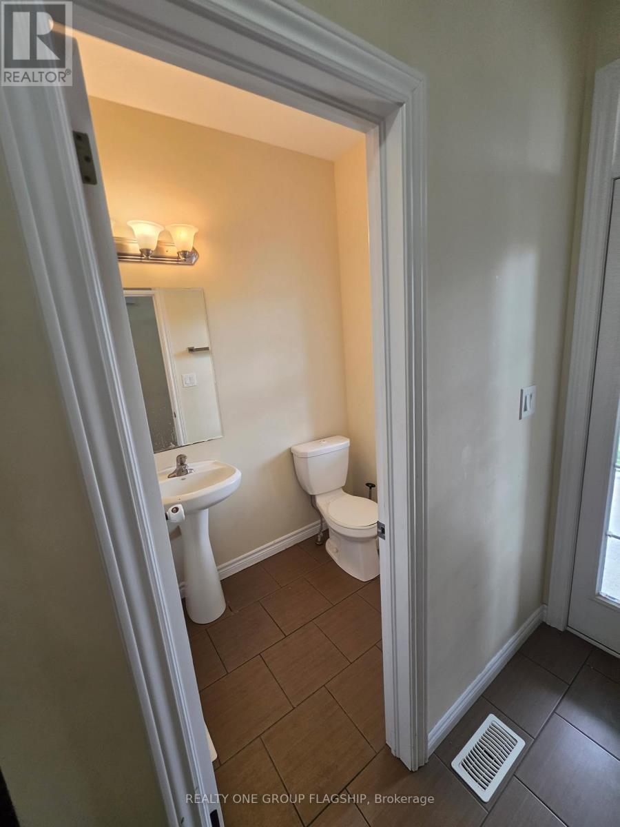 Main - Upper Floors - 218 Tremaine Crescent, Kitchener, Ontario  N2A 4L9 - Photo 9 - X13443714
