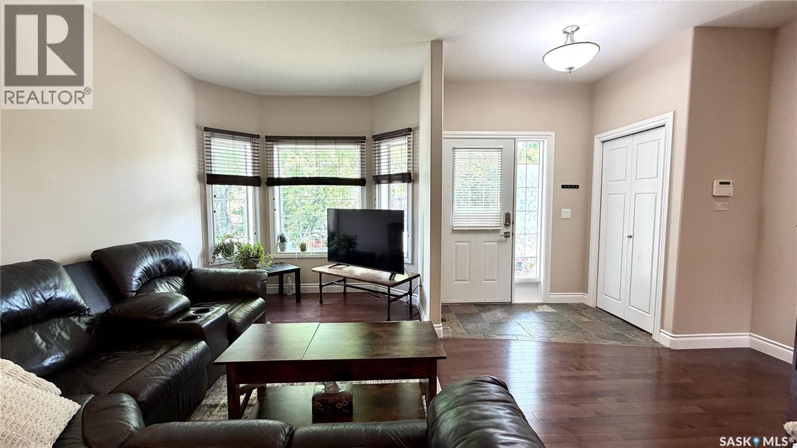 1233 13th Street E, Saskatoon, Saskatchewan  S7H 0C3 - Photo 2 - SK039363