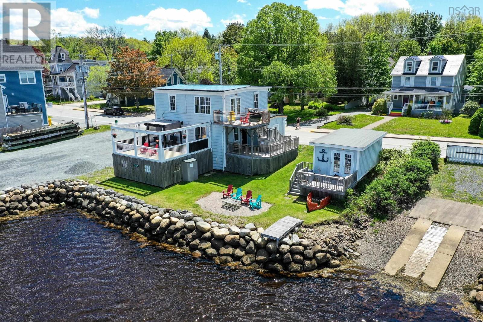 617, 619 & 621 Main Street, Mahone Bay, Nova Scotia  B0J 2E0 - Photo 3 - 202613344