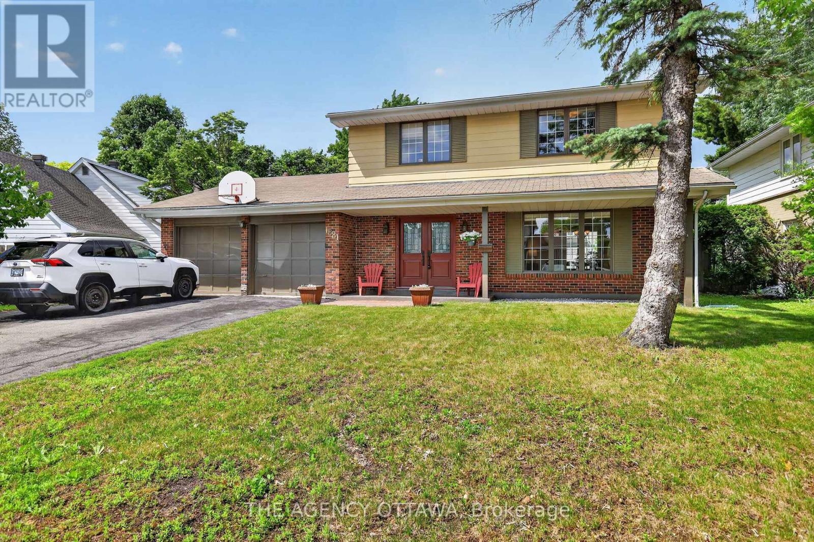 1681 Amberdale Crescent, Ottawa, Ontario  K1H 7B2 - Photo 2 - X13443844