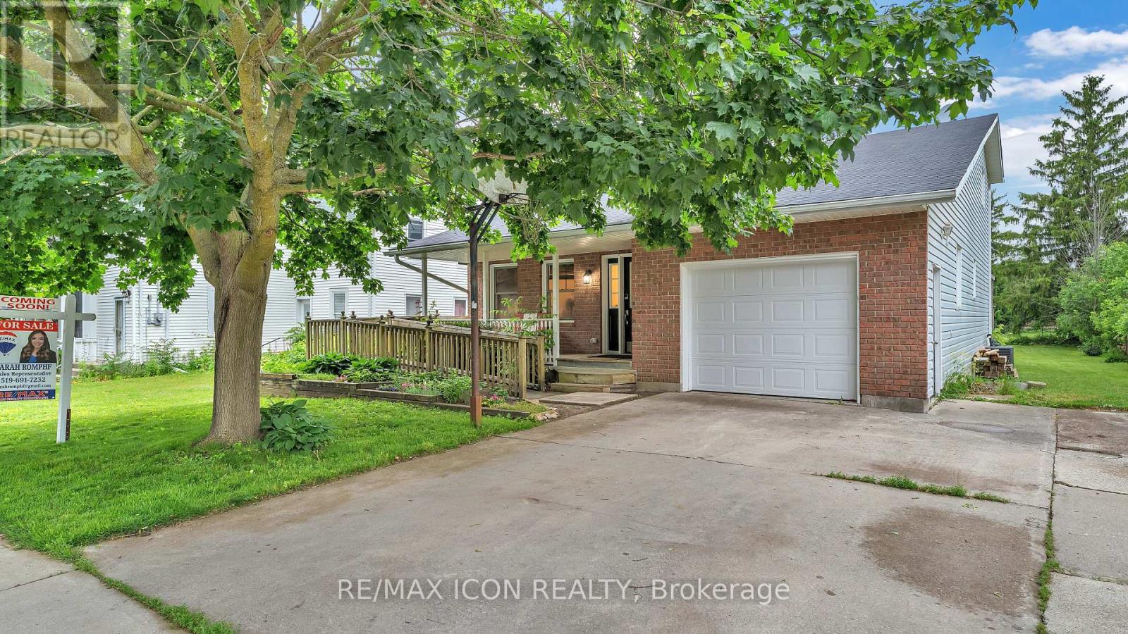 158 Broadway Street, North Middlesex, Ontario  N0M 2K0 - Photo 1 - X13443900